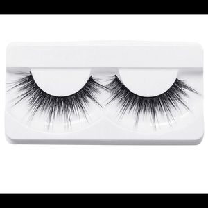 Flutter lashes BNIB